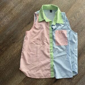 Sleeveless button up top